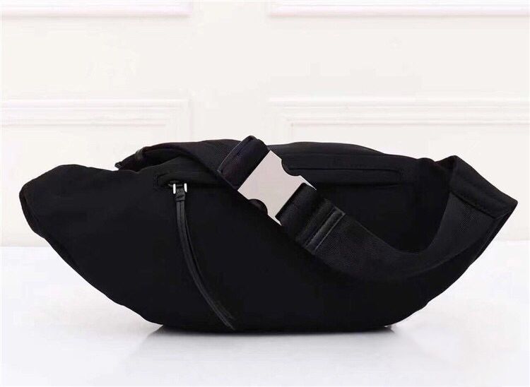 Designer Waist Bags Luxury waterproof canvas belt bag chest pack for men Cross Body Shoulder Bag for man Temperament Bumbag Cross Fanny Pack Zipper closure