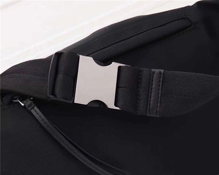 Designer Waist Bags Luxury waterproof canvas belt bag chest pack for men Cross Body Shoulder Bag for man Temperament Bumbag Cross Fanny Pack Zipper closure