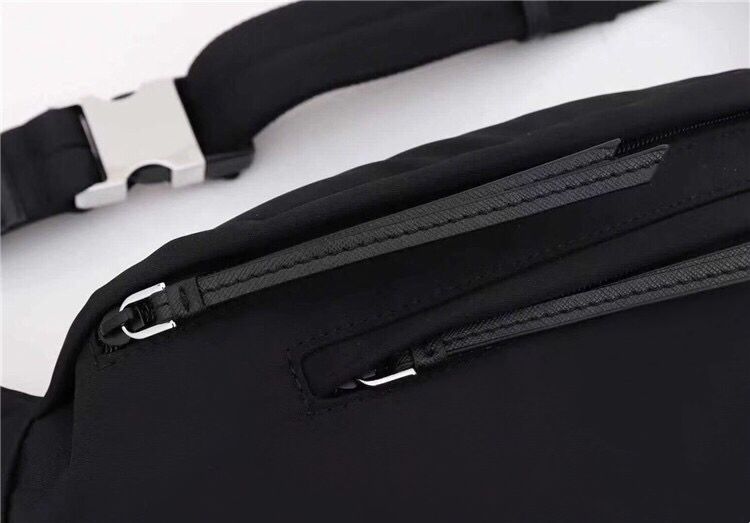 Designer Waist Bags Luxury waterproof canvas belt bag chest pack for men Cross Body Shoulder Bag for man Temperament Bumbag Cross Fanny Pack Zipper closure