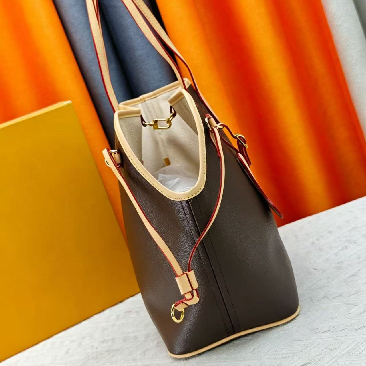 Designer Pet Carrier Bag Luxury Women Tote Bags Luxury Influencer Style Dog Cat Travel Handbags Large Capacity Bone Charm Puppy Purse Fashion Outdoor Shoulder Bag
