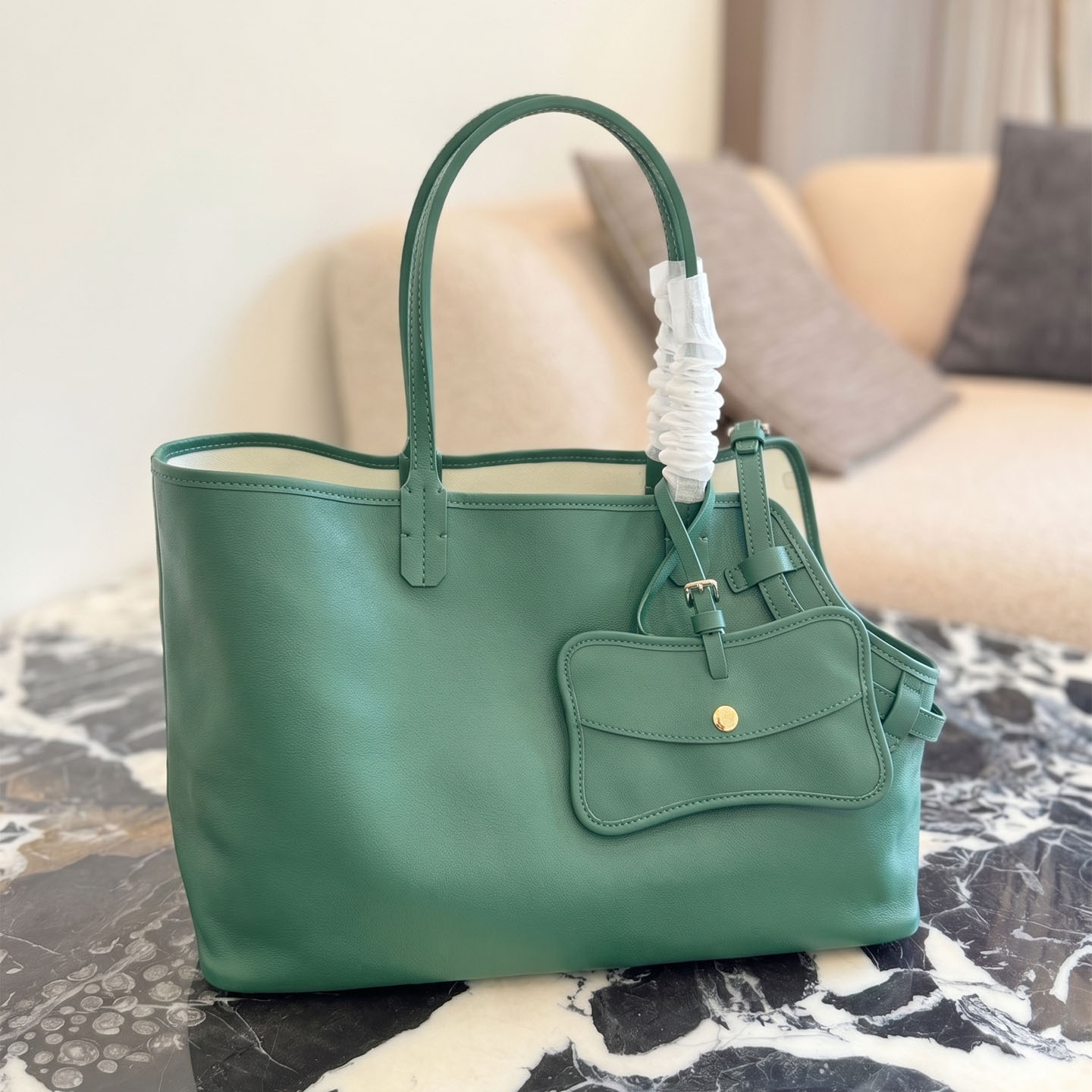 Designer Pet Carrier Bag Luxury Women Tote Bags Luxury Influencer Style Dog Cat Travel Handbags Large Capacity Bone Charm Puppy Purse Fashion Outdoor Shoulder Bag